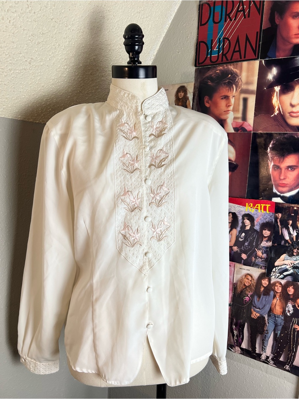 Women's White Embroidered Mandarin-Collar Blouse
